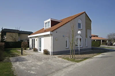 Confortevole villa con quattro bagni, in un a...