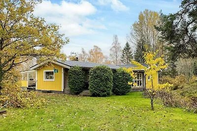 Gemütlicher Rückzugsort im Wald mit Whirlpool
