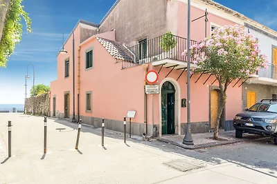 Antica dimora affacciata sul mare, con...