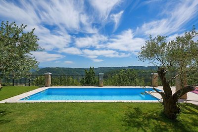 Ferienhaus mit Pool für 7 Personen in einer k...