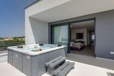 Villa in Novigrad mit Schwimmbecken