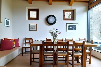 Elegante villa in pietra con piscina