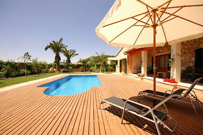Moderne Villa mit privatem Pool 15 km vom Mee...