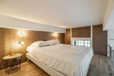 A/C Mezzanine Apt 2BR/4P - Place Garibaldi
