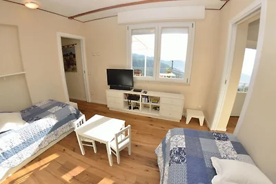 Schönes Ferienhaus mit Swimmingpool in...