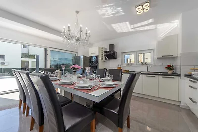 Villa Shaula -  Five Bedroom Holiday Home wit...