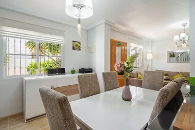 Moderna casa vacanze a Valencia con piscina