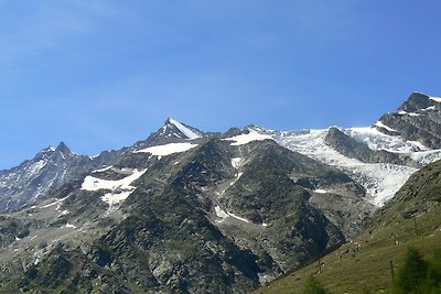 Chalet a Saas Grund in mezzo alle montagne