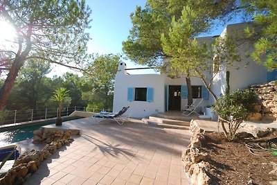 Villa op Ibiza, verscholen tussen het groen m...