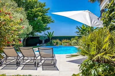 Modernes Ferienhaus mit Pool
