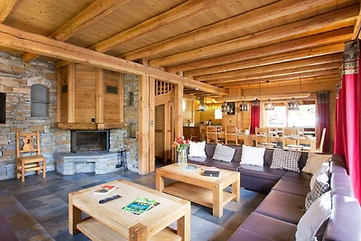 Geräumiges Chalet mit Sauna und Außenpool