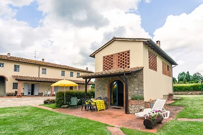 Bellissima casa colonica con piscina a Bucine