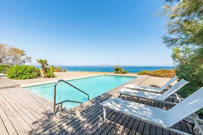 Moderna casa vacanze con piscina