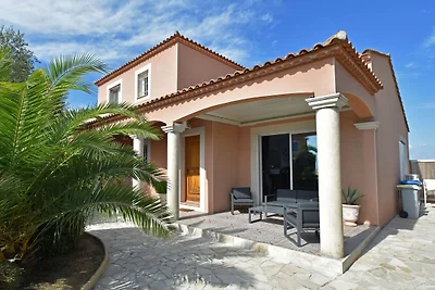 Luxuriöses Ferienhaus mit privatem Pool