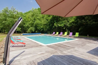 Casa vacanze vicino al fiume con piscina