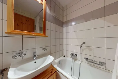 Wohnung im vierten Stock mit Balkon