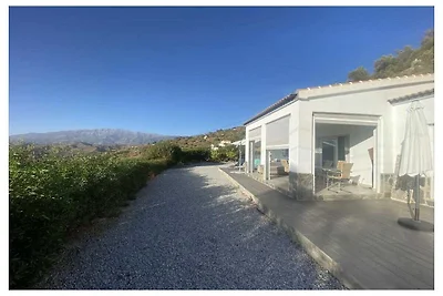 Bungalow in Sayalonga mit Barbecue