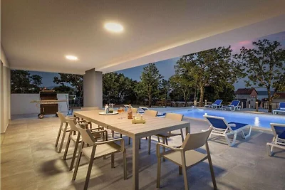 Seaview Villa Deep Green with pool