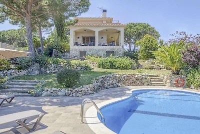 Villa a Arenys de Mar con piscina