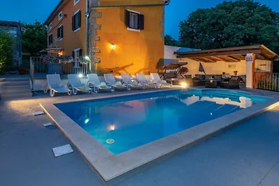 Villa a Šušnjevica con piscina
