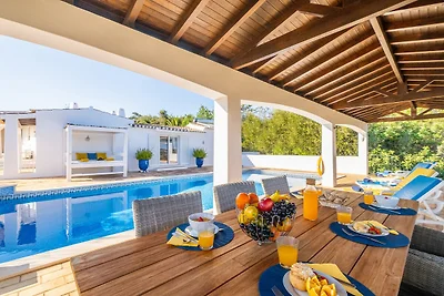Villa a Portimão con giardino