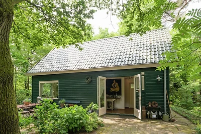 Komfortables Ferienhaus in einem Waldgebiet