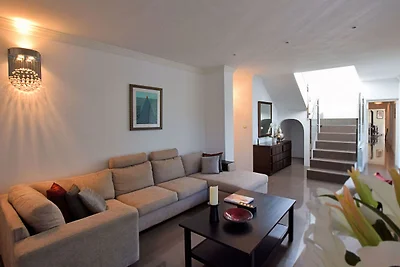 Moderne Villa mit privatem Pool in Sayalonga