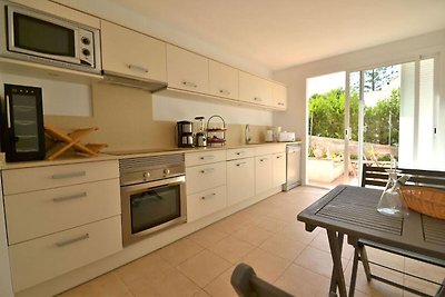 Luxus-Villa mit privatem Pool und Blick auf d...