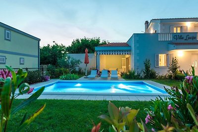 Piękny dom wakacyjny z prywatnym basenem, ogr...