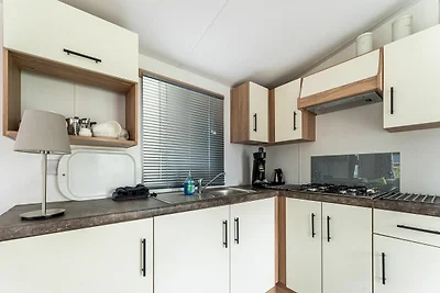 Entspannendes Ferienchalet am Wasser in Grou