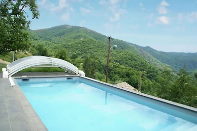 Idyllisches Ferienhaus mit Swimmingpool in...