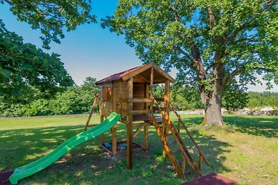 Ferienhaus in Žminj mit Schwimmbecken