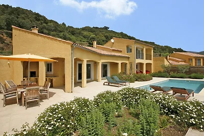Moderne Villa mit eigenem Pool in Roquebrun