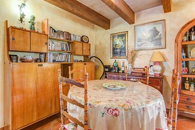 Bequemes Ferienhaus in Montone mit Garten
