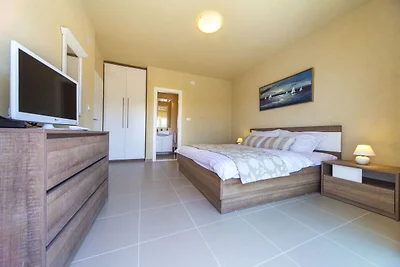 Beeindruckende Villa mit Pool in Povlja