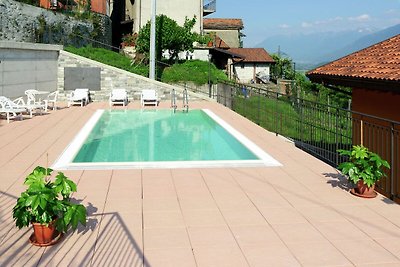 Spazioso appartamento a Vercana con jacuzzi