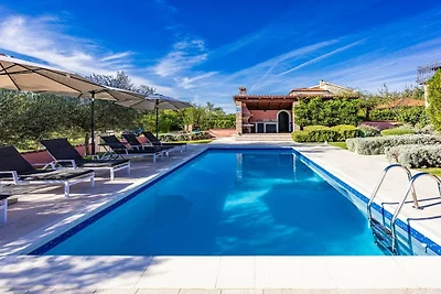 Villa in Pinezici met zwembad