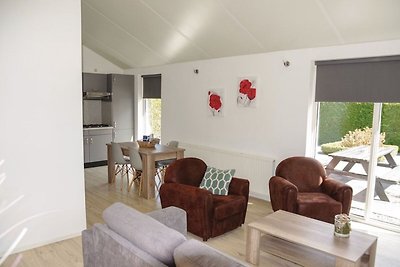 Schönes Haus mit Waschmaschine, in der Nähe d...