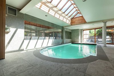 Luxuriöse Villa mit Pool und Sauna in Gehweit...