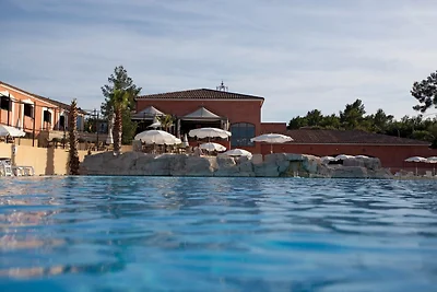 Villa mit Whirlpool, Golfplatz bei 1 km