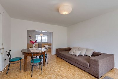 Fijn appartement in Fuldabrück met een tuin