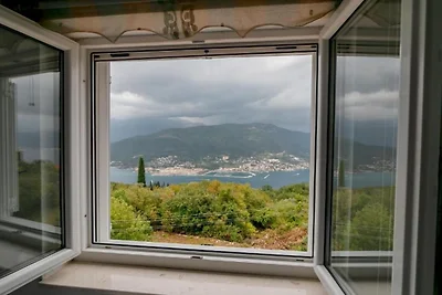 One Bedroom Apartment with Balcony and Sea Vi...