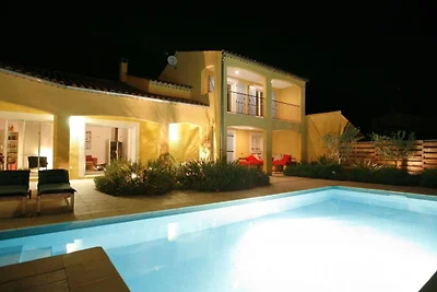 Moderne Villa mit eigenem Pool in Roquebrun