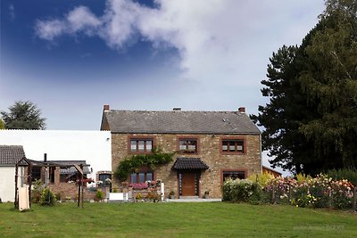 Charmantes Ferienhaus in Mettet mit Garten