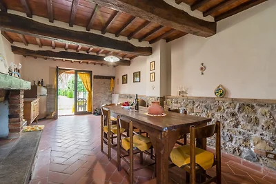Bellissima casa colonica con piscina a Bucine