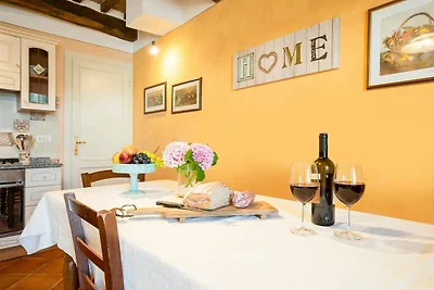 Casa vacanze in stile rustico a Lucca, con gi...