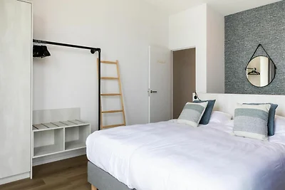 Attraktive Villa mit Bootssteg