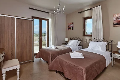 Schöne Wohnung in Kamilari mit Swimmingpool