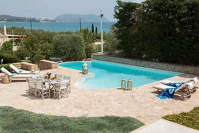 Luxuriöse Villa mit Pool auf der Insel...