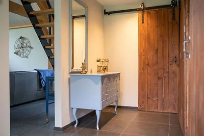 Moderno cottage immerso nella natura